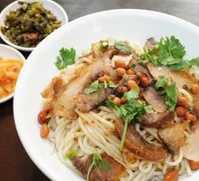 Dry-Loaded Guizhou Rice Noodles with Braised Pork