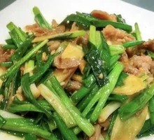 Stir-Fried Beef with Ginger and Scallion