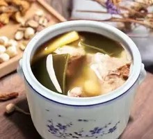 Kelp and Soybean Stewed Pork Rib Soup