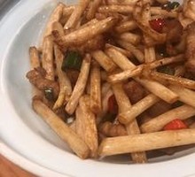 Clay Pot Peanut Sprouts