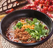 Sour Spicy Rice Noodle Soup with Mixed Sauce