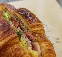 Bacon Croissant