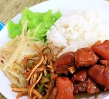 Barbecued Pork and Pig Trotter Combo