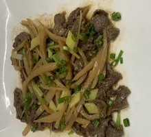 Steamed Beef Shank with Pickled Cabbage Strips
