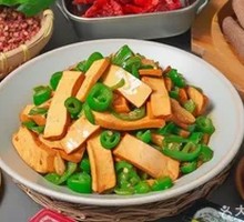 Green Pepper and Tofu with Fragrant Sauce