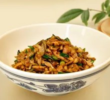 Stir-Fried Pork with White Chili and Dried Beans