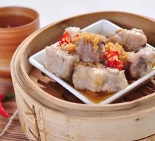 Golden Garlic Steamed Pork Ribs