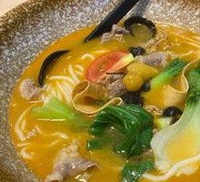 Spicy Beef Noodles with Bell Peppers