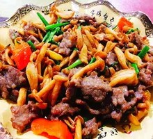 White Enoki Mushroom Stir-Fried with Beef