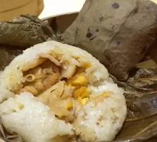 Bamboo-Leaf Steamed Chicken with Scallop and Sticky Rice