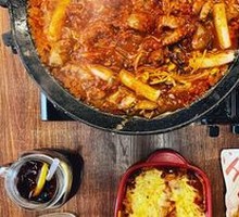 Spicy Cheese Rice Cake Stir-Fry