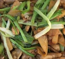 Stir-Fried Chicken with Ginger and Scallion