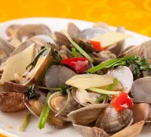 Stir-Fried Clams with Green Chili