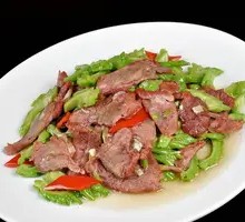 Stir-Fried Loofah with Beef