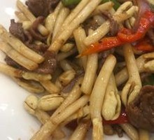 Peanut Sprout Stir-Fry with Beef