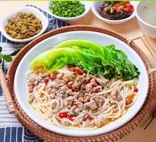 Pork Bone Soup with Guilin Rice Noodles
