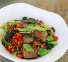 Stir-fried Wild Garlic Shoots with Preserved Meat