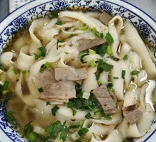 Sour Cabbage Beef Knife-Shaved Noodles