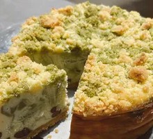 Matcha Cheese with Milk Crumble