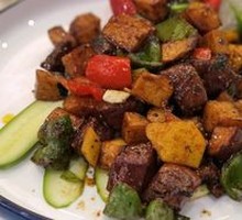 Golden Basil Stir-fried Snowflake Beef with Matsutake