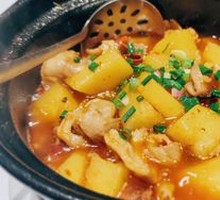Braised Pork Intestines in Clay Pot