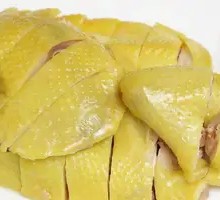 Steamed Chicken in White Sauce