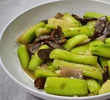 Loofah Stir-fried with Goose Offal