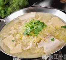 Sour Cabbage and Pork Stewed with Noodles