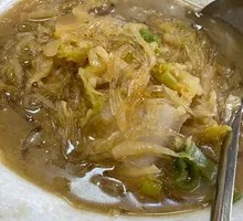 Sour Cabbage and Pork Stewed with Noodles