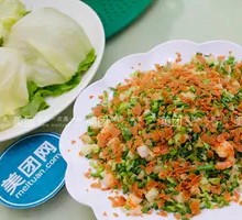 Shrimp and Lettuce Rolls