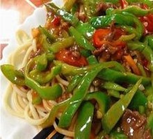 Green Pepper Stir-Fried Pork Noodles