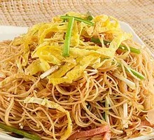 Steamed Rice Noodles with Pork and Egg