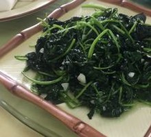 Stir-Fried Sweet Potato Leaves with Garlic