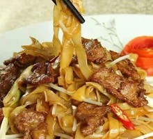 Egg and Pork Stir-fried Rice Noodles