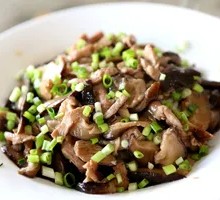 Stir-Fried Chicken with Mushrooms
