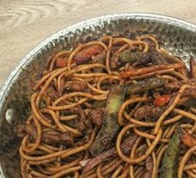 Black Pepper Beef Noodles