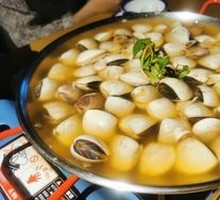 Garlic Soup with Clams