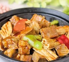 Fried Tofu Skin with Beef Brisket