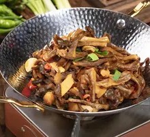 Dry Pot Deer Horn Mushroom Braised Pork