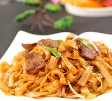 Stir-Fried River Noodles with Pork and Egg