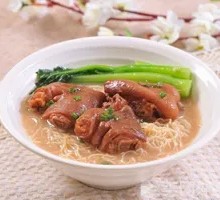 Braised Pork Knuckle Noodles