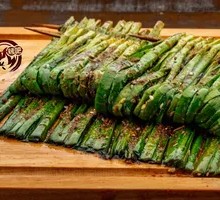 Charcoal-Grilled Leeks