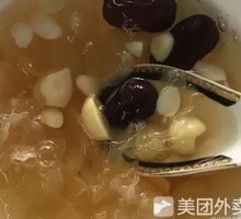Tremella Fungus, Red Date, and Lotus Seed Soup