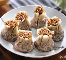 Stuffed Steamed Dumplings with Sticky Rice and Pork