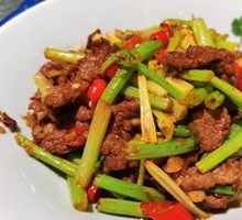 Stir-Fried Beef with Yellow Onion