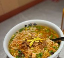 Sour Soup Noodles with Meat Sauce