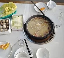 Pepper Bone Soup with Pig's Stomach and Chicken