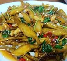 Stewed Tiger Claw Beans with Rice Wine Lees