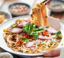 Dry-Mixed Barbecue Pork Noodles