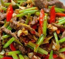 Stir-Fried Beef with Yellow Onion